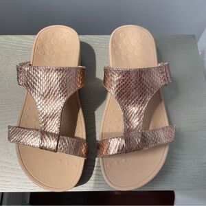 Vionic Womens Ellie Metallic Faux Snake Sandal Size 6 NWOT